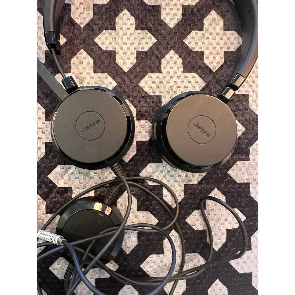 Jabra Evolve 40 MS Stereo Wired On-Ear Headset USB-A Noise Canceling Mic‎ Black